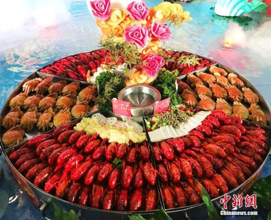 小龍蝦橫行德國柏林 政府鼓勵吃貨們大快朵頤！