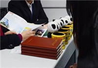 賣房留學(xué)月薪五千，出國(guó)到底值不值？