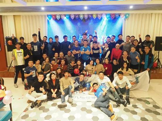 說明: C:Userswangq1317Desktop（新聞）2018甜蜜跑即將起跑，賽道跑團加油站成為最大亮點（新聞）2018甜蜜跑即將起跑，賽道跑團加油站成為最大亮點花兒與少年跑團.jpg