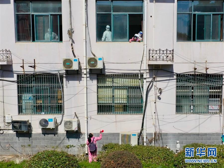 (社會(huì))(4)“‘護(hù)士媽媽’麻煩再幫我照顧孩子14天”